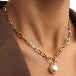 NWOT paperclip necklace with faux pearl